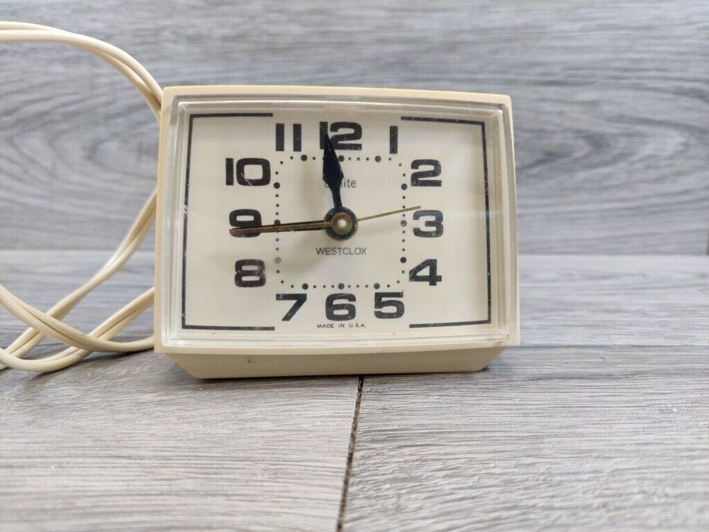 VTG Westclox Dialite Electric Alarm Clock 22090-22540 Wood Grain Made USA Works